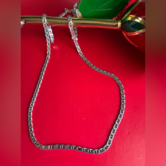 Elegant Silver Chain Necklace - Picture 2 of 5